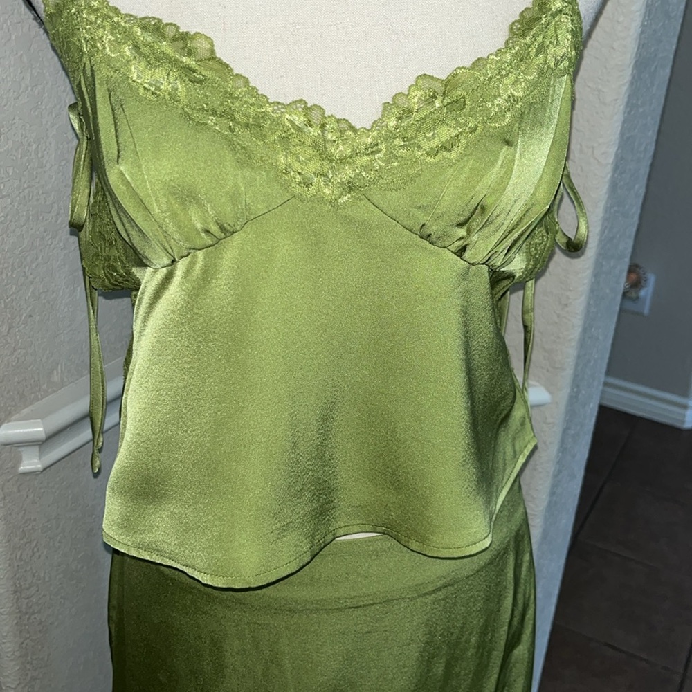 Bailey Rose green satin lace side open cami top Size M - Picture 8 of 17